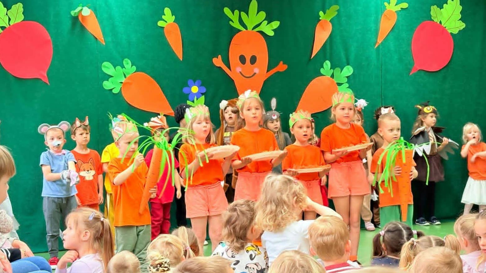  Dzieci w przebraniach